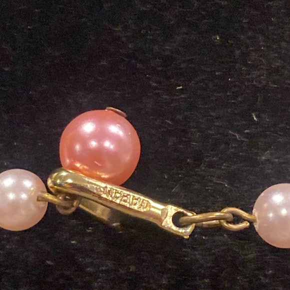 Japan Pink 3 Strand Beaded Necklace. Gold Tone Findings. - Picture 7 of 7